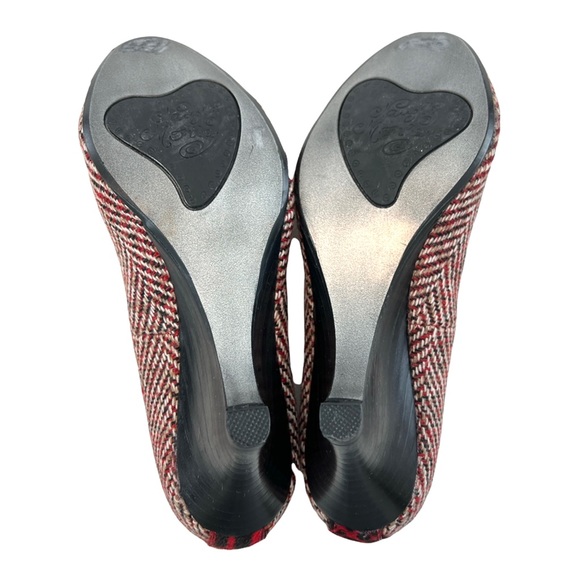 Naughty Monkey Red Nip Tuck Wedge Pump Size 6 - Picture 9 of 14